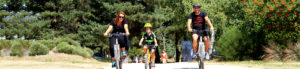 Balade en vélo entre amis ou en famille en Lozère à Naussac