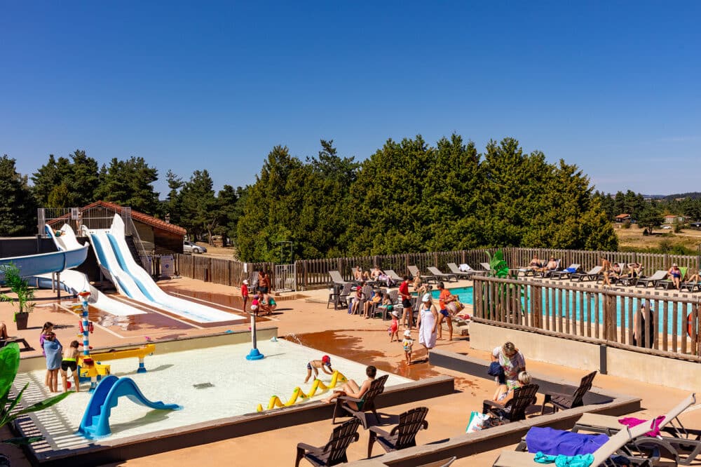 Camping avec piscine chauffée et toboggan en Lozère