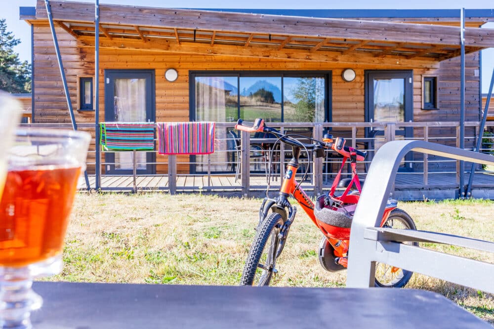 Cottages et chalets au camping à proximité du lac de Naussac à Langogne