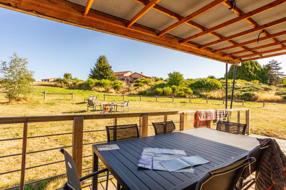 La terrasse nature du cottage familial 4 à 6 personnes en Lozère