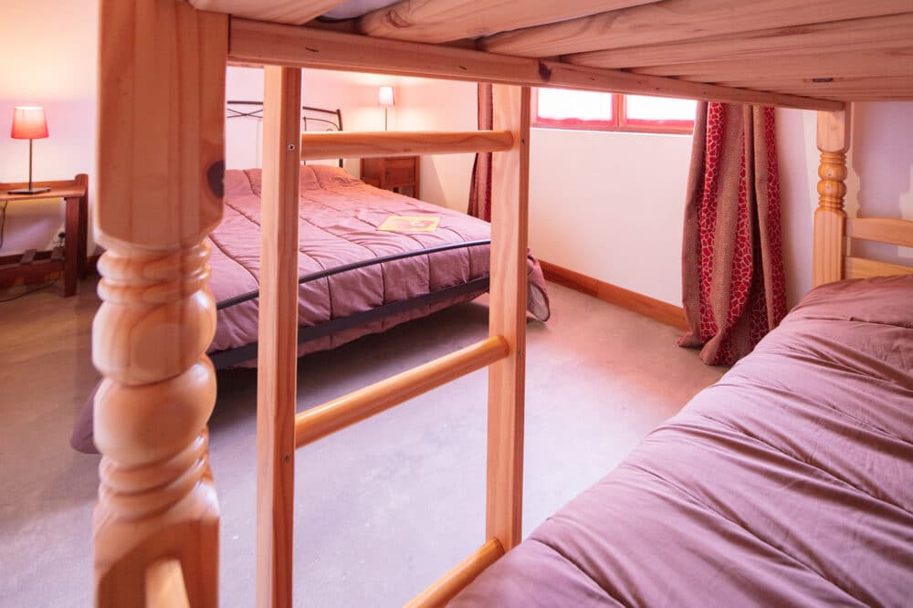 Chambre du gîte des sous bois du lac de Naussac