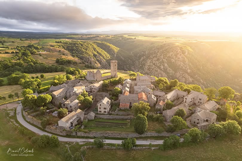 Visiter la Garde Guerrin à côté du camping les sous bois du lac