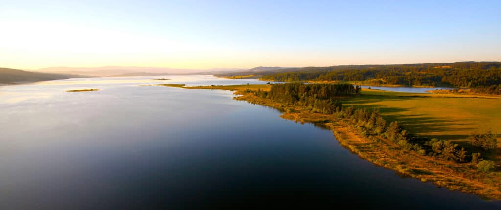 Lac de Naussac à proximité du camping les Sous bois du lac en Lozère