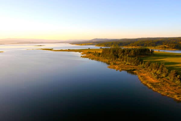 Lac de Naussac à proximité du camping les Sous bois du lac en Lozère