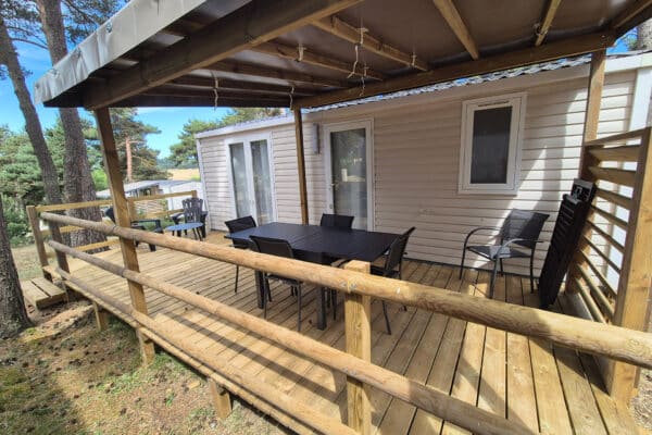 Mobil-home 2 chambres avec prix garanti en camping 3 étoiles à Langogne