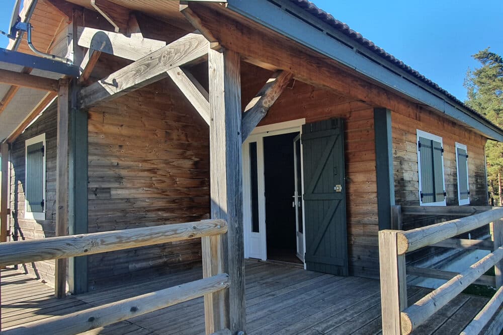 Chalet premium plus au camping 3 étoiles les sous bois du lac en Lozère