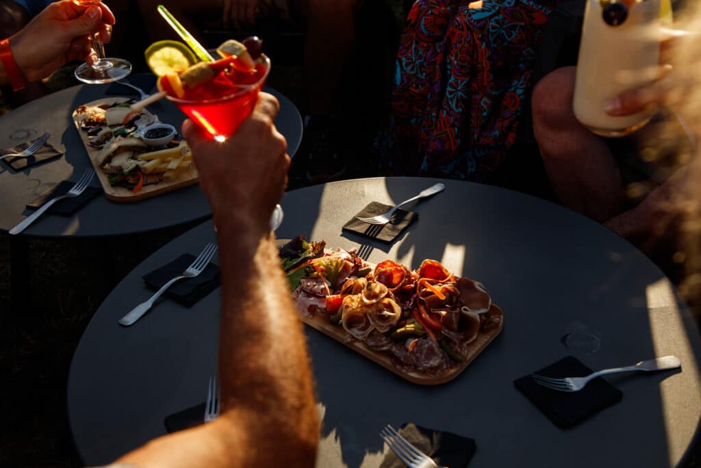 Apéro au camping du lac de Naussac