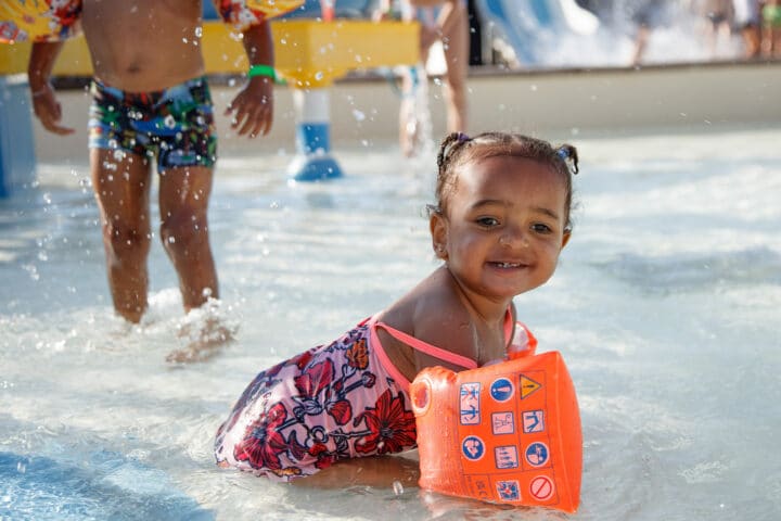 Camping avec pataugeoire pour enfants