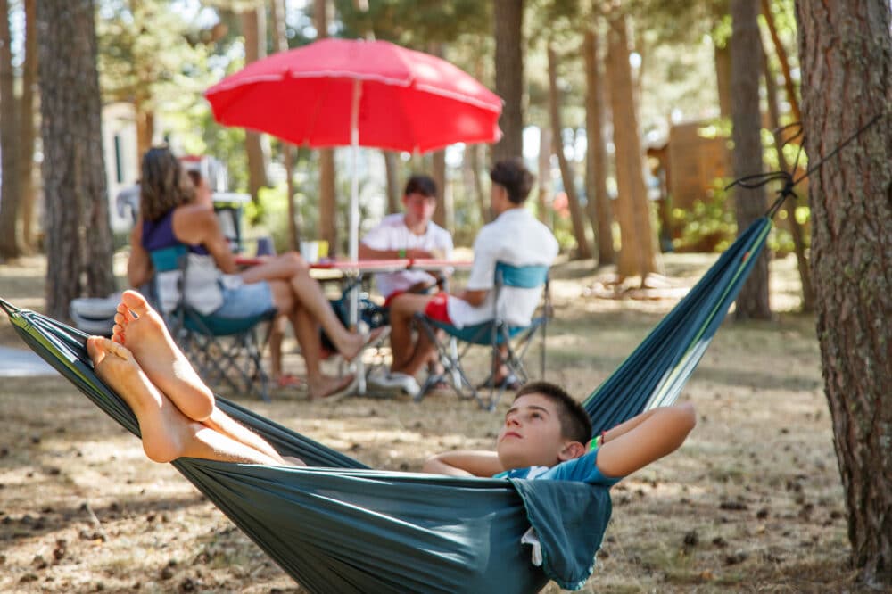 Retrouver l’essence du camping à proximité du lac de Naussac