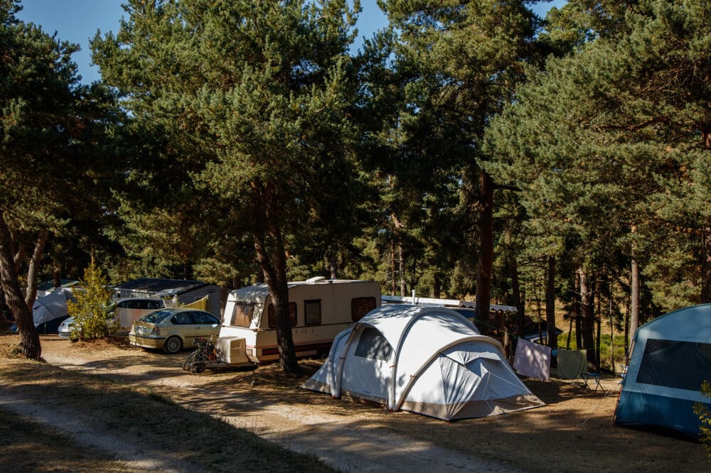 Tente, van, caravane ou camping-car, chacun trouve ici un emplacement camping