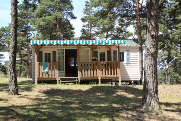 Mobil-home confort simple et convivial sous les pins