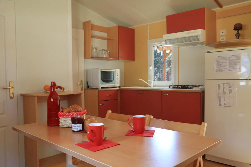 Vacances en mobil-home sous les pins de Lozère