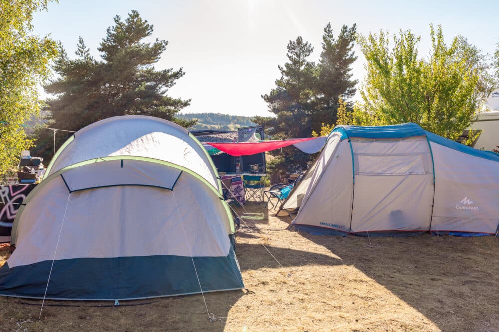 Emplacement tente tout confort avec électricité en Lozère