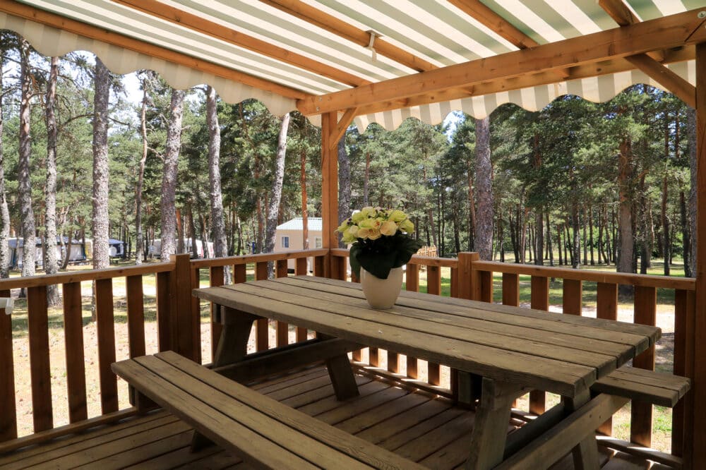 Mobil-home confort simple et convivial sous les pins