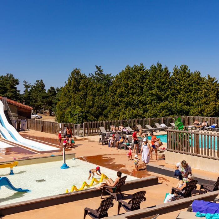 Parc aquatique et piscine chauffée au camping en Lozère